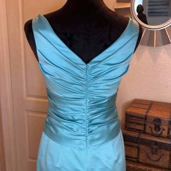 David’s bridal gown, beautiful baby blue size 2 new ✨🛍️ - Picture 5 of 9